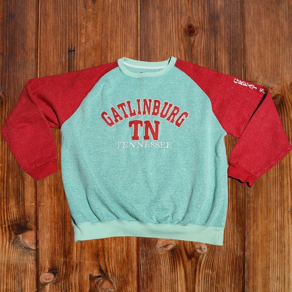 GATLINBURG TN Women's Sweatshirt Large Great Smoky Mountains Crew Embroidered